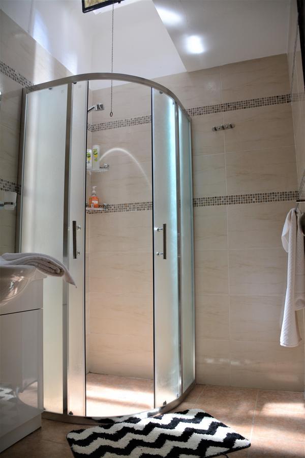Private Room In Beautiful Home Montevideo Exterior photo